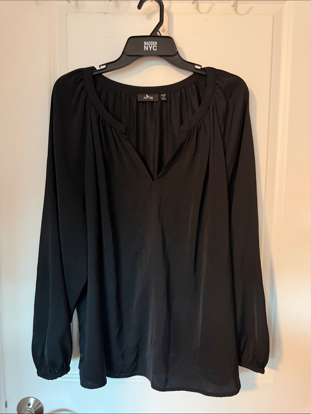 Apt. 9 Black V-Neck Long-Sleeve Peasant Top